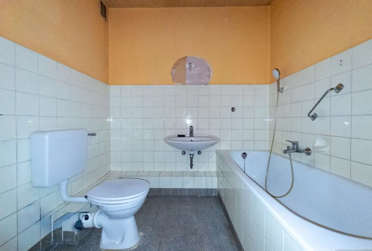 Badezimmer vor der Modernisierung